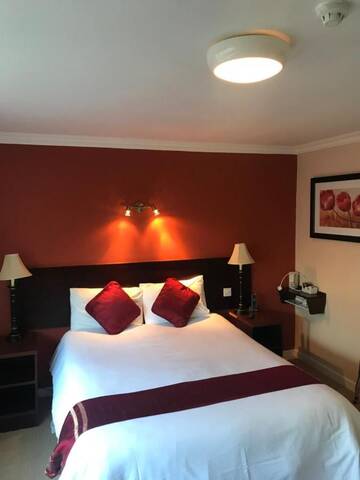Фото Отель Fernhill Lodge Carrigaline г. Корк 3