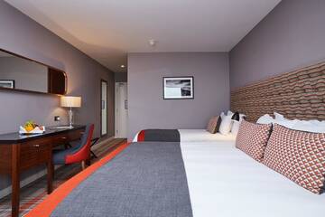Фото номера Двухместный номер с 2 отдельными кроватями Отель The Montenotte Hotel г. Корк 8
