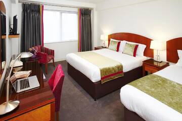 Фото номера Номер с двуспальной и односпальной кроватью Гостевой дом Lancaster Lodge г. Корк 3