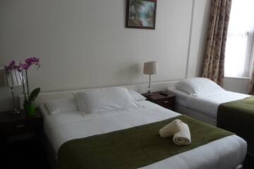 Фото номера Бюджетный трехместный номер Гостевой дом Killarney Guest House г. Корк 4