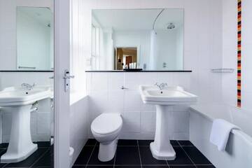 Фото номера Двухместный номер с 1 кроватью Отель The Metropole Hotel Cork г. Корк 9