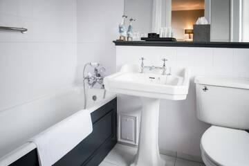 Фото номера Двухместный номер с 1 кроватью Отель The Metropole Hotel Cork г. Корк 15