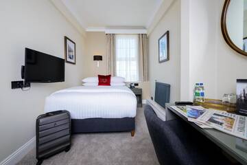 Фото номера Бюджетный двухместный номер с 1 кроватью Отель The Metropole Hotel Cork г. Корк 2