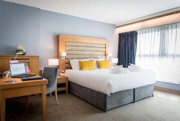 Фото номера Улучшенный номер Отель Radisson BLU Hotel &amp; Spa, Little Island Cork г. Корк 3